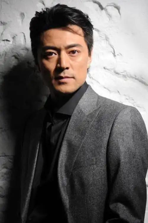 毕业于中央戏剧学院96级表演系,中国内地男演员