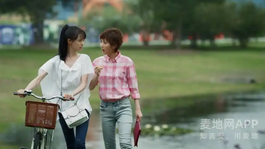 看过毛晓彤的人生,终于明白郑爽是如何被毁掉的了