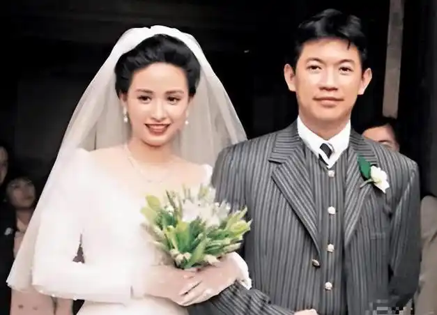 明明年纪相差不大,却看着像两代人,这6位女星把"老公熬成爹"|张庭