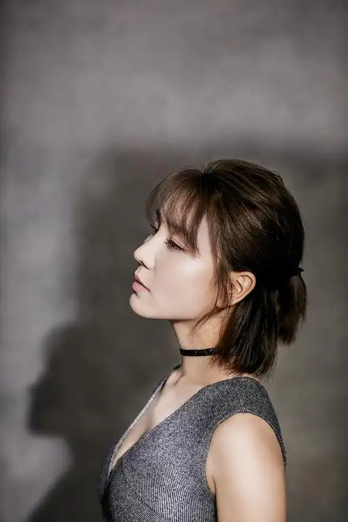 女星蓉卓电影感时尚大片 展现独特魅力_高清图集_新浪网