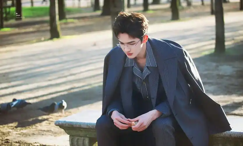 朱正廷巴黎男装周# 就算是顷刻心动也化为旷日持久的热恋