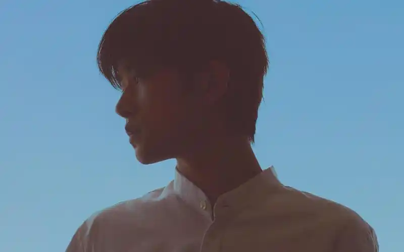 易烊千玺时尚酷炫写真