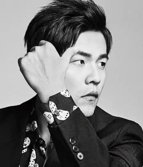 周杰伦帅气黑白封面大片写真图片