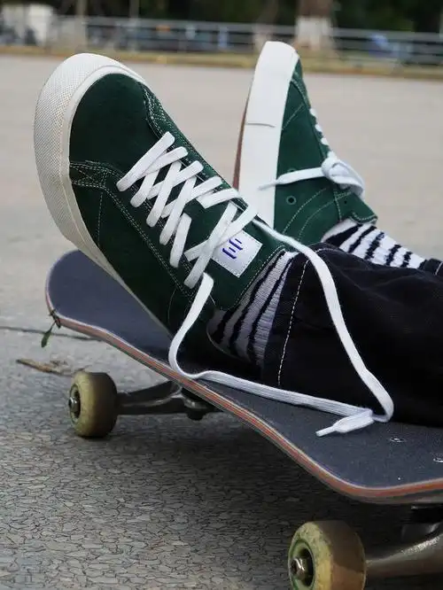 分享一双滑板鞋