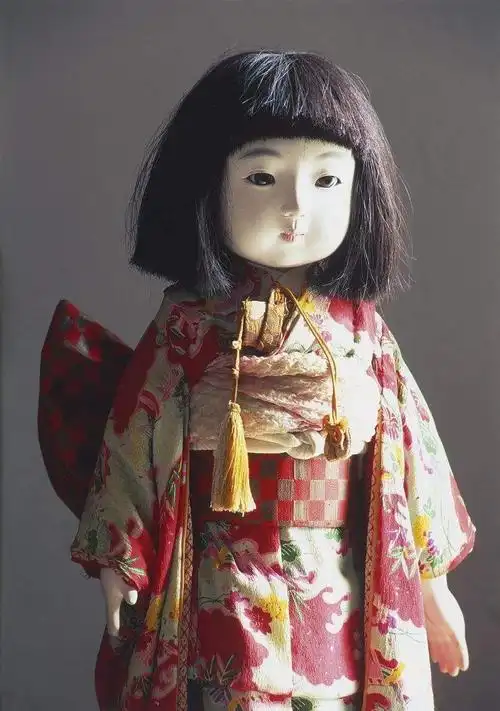 《灵魂摆渡》第三部的最渗人的情节莫过于鬼娃花子那段.