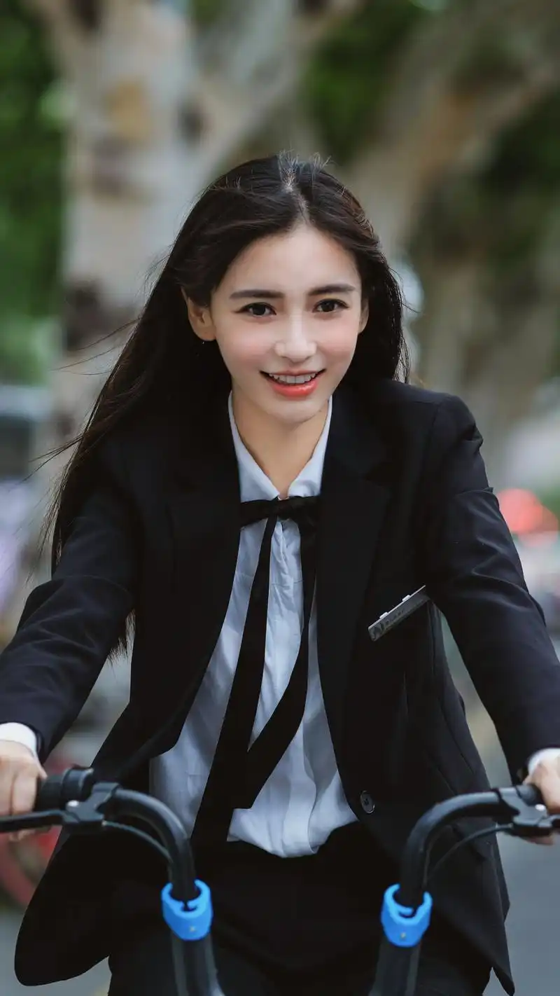 杨颖被称为抠图第一女明星,大家品品这是不是扣的?