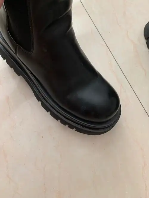 靴子清水擦干净之后有白色点状痕迹