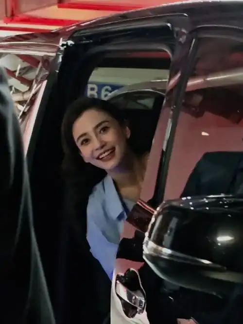 angelababy背部身材##angelababy杨超越互夸美甲