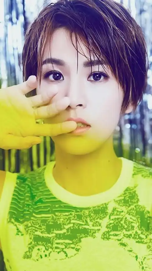 短发的曾沛慈,干净利落气质清爽