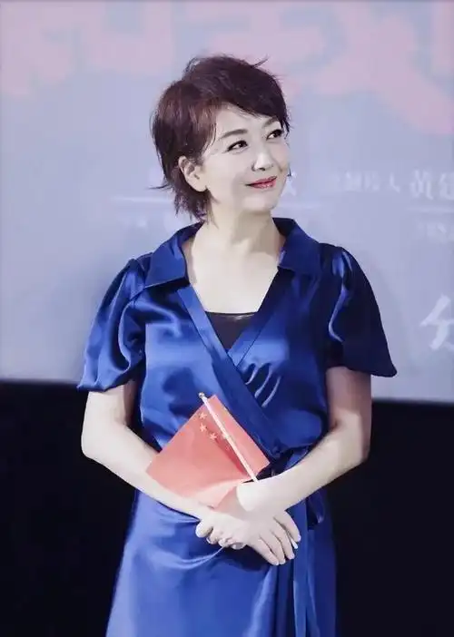 靳东爱上大9岁江珊,两人相爱5年却为何还是分手,原来因为一个人