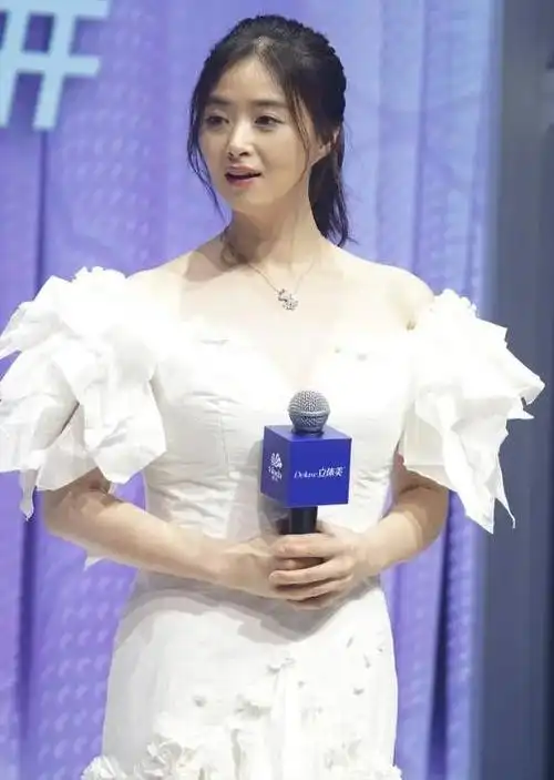 巩俐即使是国内顶级女演员,在国际上也有非凡影响力的巩俐也是难逃一