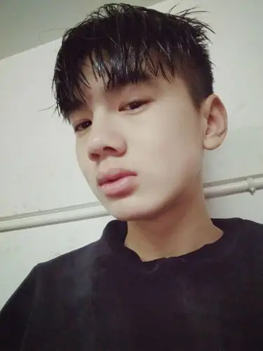 【帅男秀场】康康 17岁 双子座 服务行业