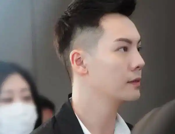 周扬青发文感谢节目组,全篇暗示与陈伟霆关系,却遭女皇怒怼:蹭热度