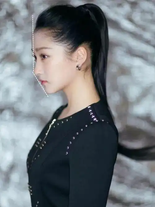 "撞衫"lisa和郑秀晶的关晓彤,到底输得有多惨