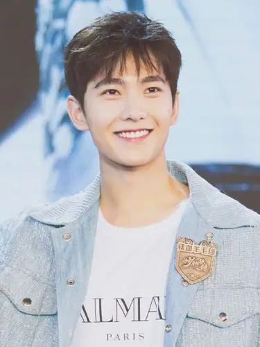 【萌萌哒大头贴】杨洋 高清 今天的羊好看得有点过分了,甜cry