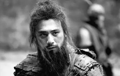 刘烨新戏造型曝光 妻子安娜探班没认出老公在哪