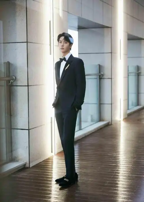 王一博西装绅士范写真