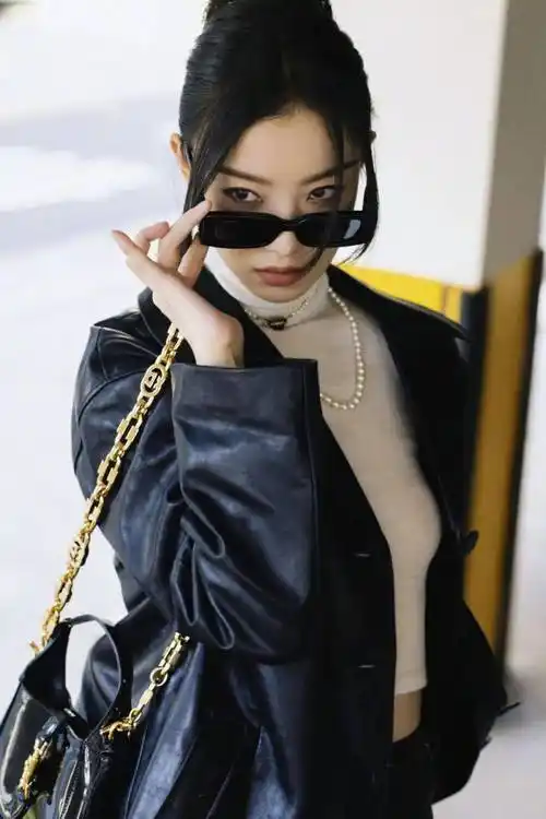 倪妮《wonderland》杂志6月刊封面出街,冰肌玉骨的复古美人-爱读书