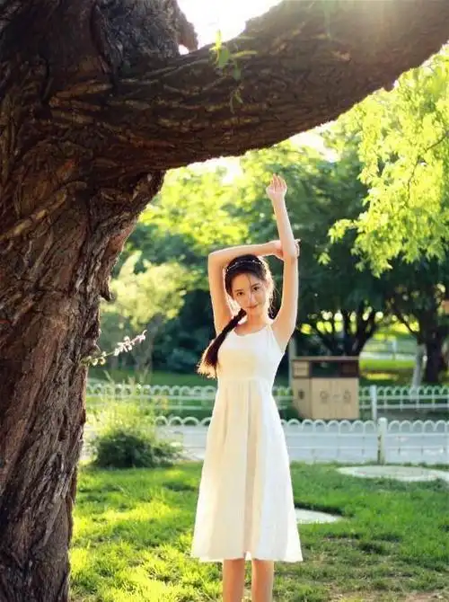 从其公开的剧照来看,这部电视剧应该属于郎才女貌了,女主沈依依是那种