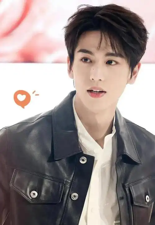 尽管是近年来迅速蹿红的新星,他的发展前景却犹如璀璨明星,前景无限