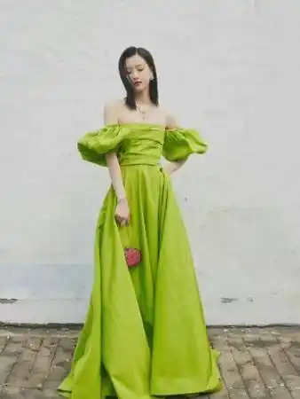 再穿高定变红毯大赢家,刘雯穿香奈儿却翻车_礼服_身材_的设计