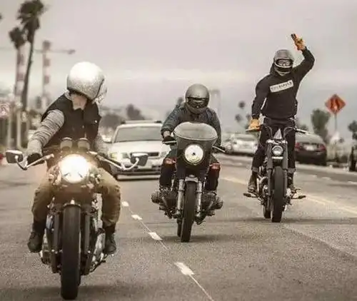 致敬摩友骑士精神属于摩友最灿烂的自由