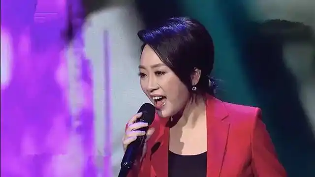 金婷婷深情唱经典《投入地爱一次》 嗓音空灵 太好听了