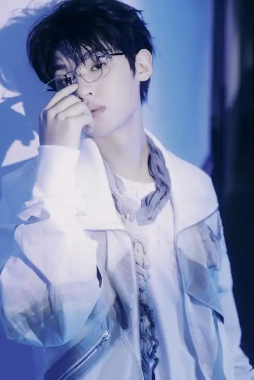 黄明昊超话·#justin黄明昊密室大逃脱#穿越百年,打破时间牢笼.