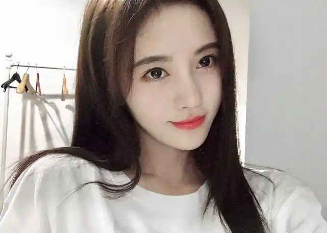 女星美图丨鞠婧祎才是女明星里的"生图杀手"!没有美颜滤镜,反而显年轻