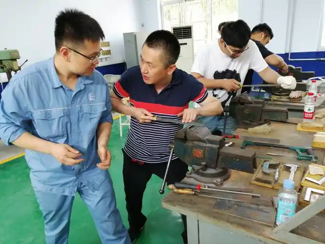 机泵维修钳工职业技能鉴定培训班成功举办