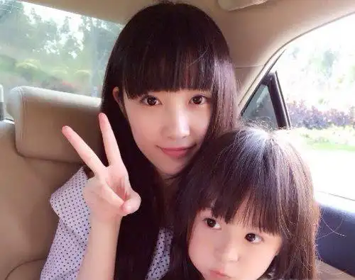 刘楚恬妈妈高冰水照片颜值高 刘楚恬妈妈做什么的
