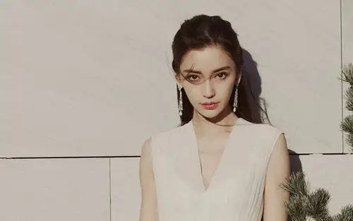 1/ 12 angelababy(杨颖),1989年2月28日出生于上海市,华语影视女演员