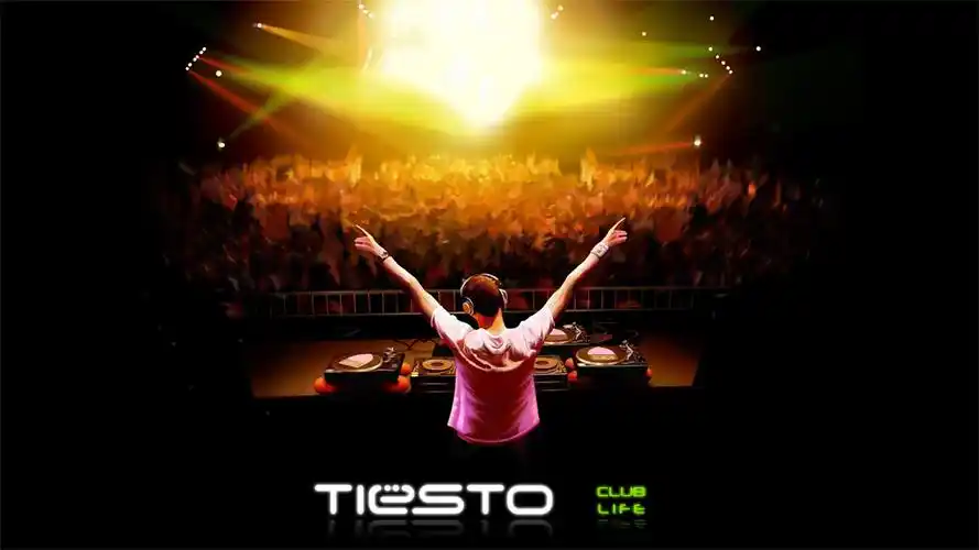 一个dj在台上打碟 台下有很多人谁有这个壁纸拜托了