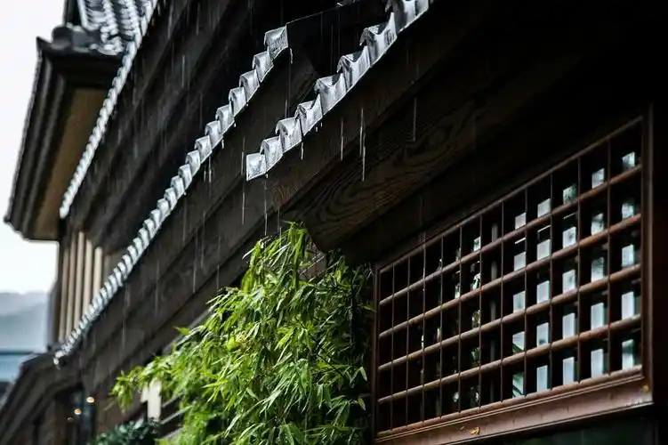 最美的不是下雨天,而是一起躲过雨的屋檐