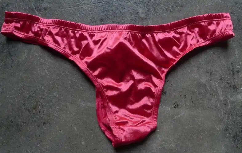 库存尾货低价便宜服装工厂清仓处理性感女士内裤丁字裤批发地摊价