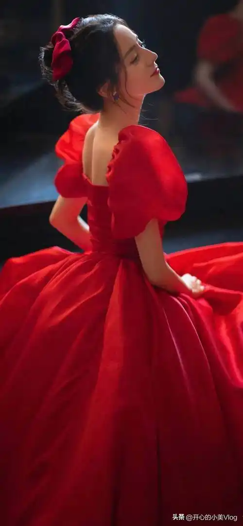 迪丽热巴一袭红裙,惊艳所有人!网友直呼也太美了吧!_照片_红色_美女