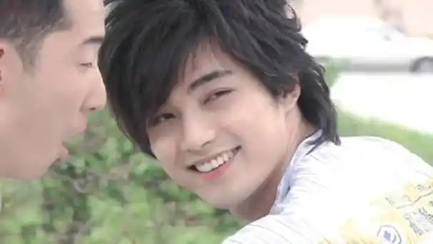 他年轻时候演的几乎都是校霸,《恶魔在身边》《换换爱》《斗牛要不要