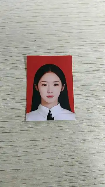 (图源水印)哈哈哈我说是孟美岐 他说噢噢我知道 这么好看拿起证件照问