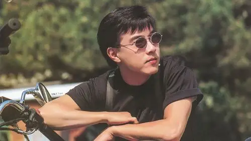 张卫健年轻的颜简直惊艳,你的青春住过他吗?网友:电眼不得了