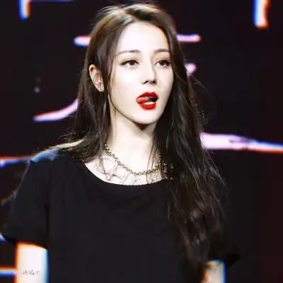 迪丽热巴圆形头像