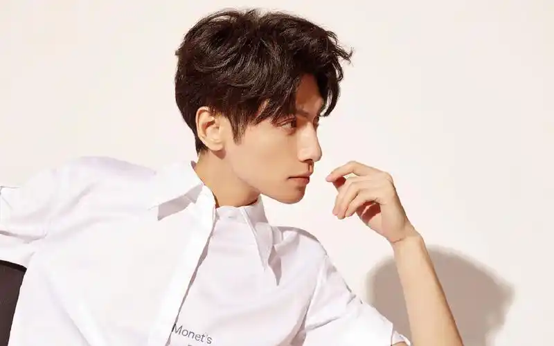 罗云熙清爽帅气写真桌面壁纸