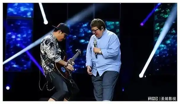 53岁韩红男友终于现身两人38年前相爱如今差距一目了然