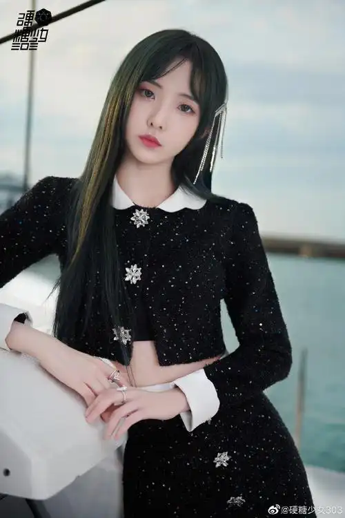 硬糖少女303超话96#郑乃馨梦幻闪钻套装#闪钻套装展现夏日活力78