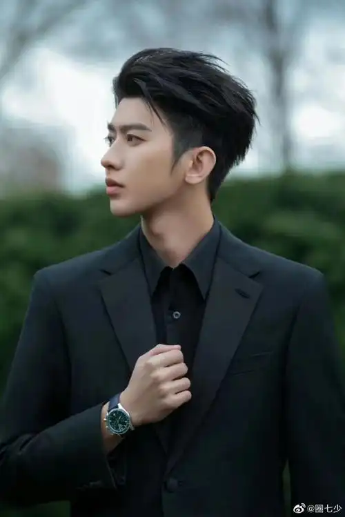 蔡徐坤绿野西装氛围感##蔡徐坤