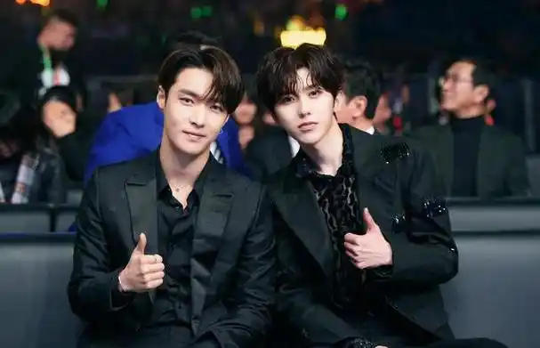 蔡徐坤和张艺兴四目相对李现和肖战相谈甚欢哪一组流量更强