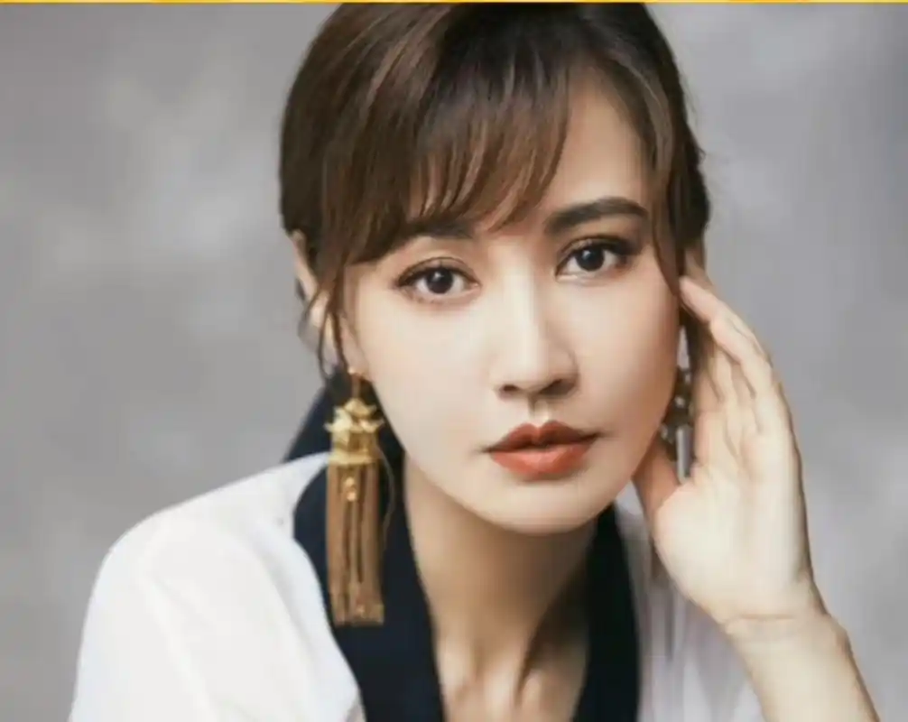 杨雪,杨颖在同一部戏里演母女,之前都说她俩长得像,就是演技之间有点