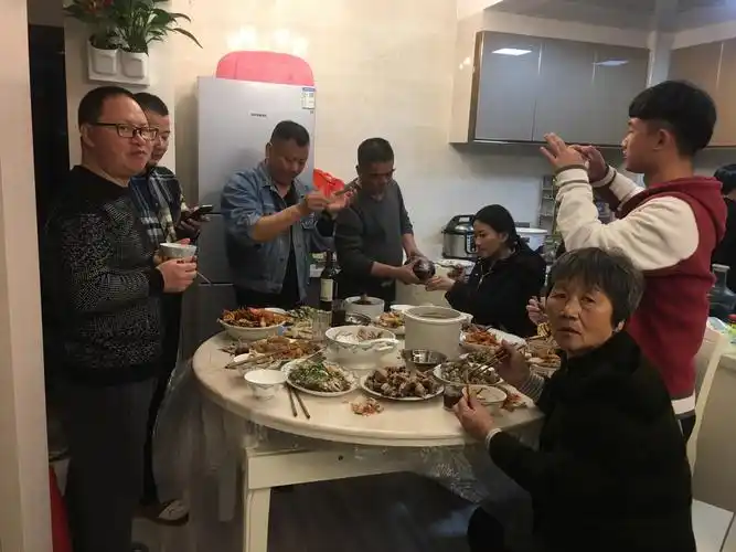 2019年大年三十大哥家年夜饭喜逢大哥乔迁新居一家人团聚一起