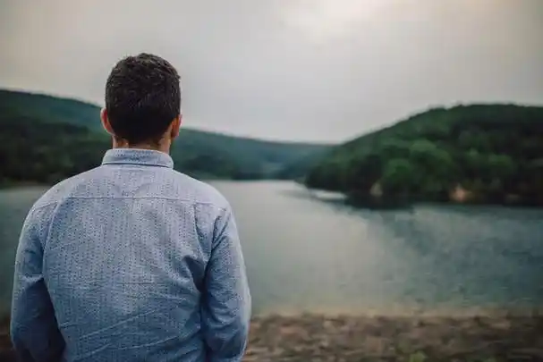 中年男人的孤独与无奈