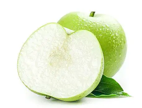 白底上放着切开的青皮皇冠梨