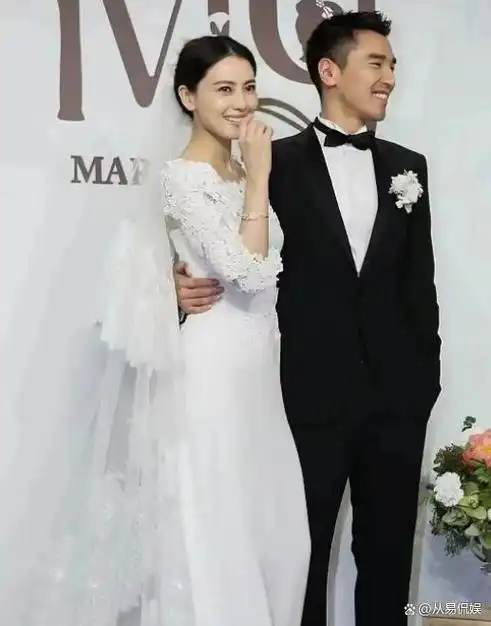 高圆圆赵又廷参加好友婚礼,高圆圆证婚时哭了,赵又廷暖心安抚